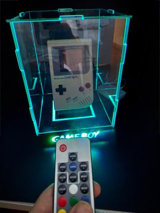 Espositore Game Boy RGB con controller