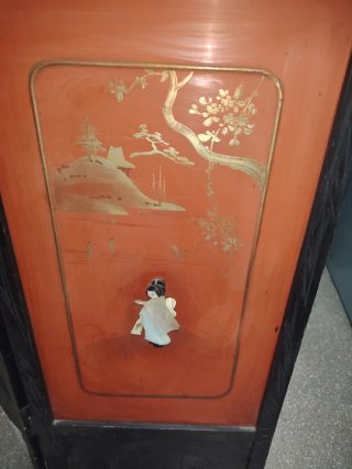 Antiguo Biombo oriental, madera  y geishas nácar.