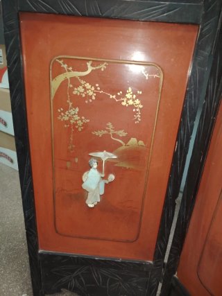 Antiguo Biombo oriental, madera  y geishas nácar.