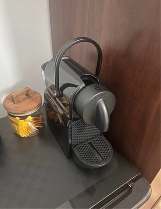 Cafetera Nespresso Negra