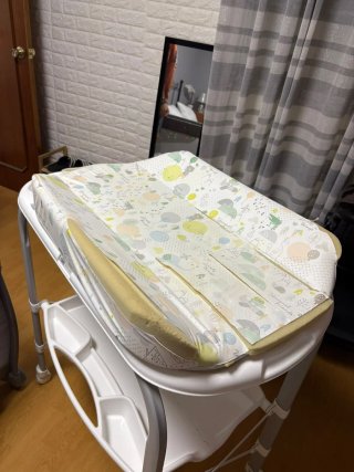 Bañera para bebé y cambiador.