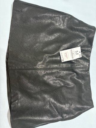 Falda pantalón efecto piel Stradivarius Talla M