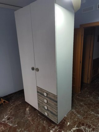 Armario blanco y multicolor, special para niños