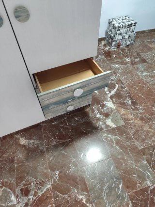 Armario blanco y multicolor, special para niños
