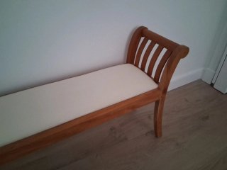 Banco de teca con asiento tapizado