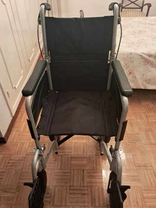 Silla de ruedas de paseo. Como nueva