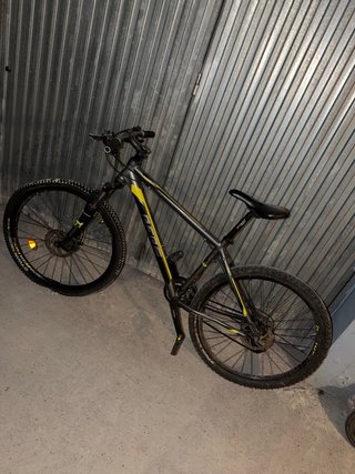 Bicicleta Montaña Negra y Amarilla
