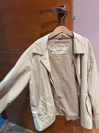 Chaqueta impermeable Mango Talla 11 Crema