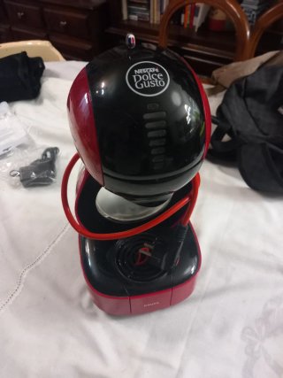 Cafetera Dolce Gusto Krups Roja y Negra