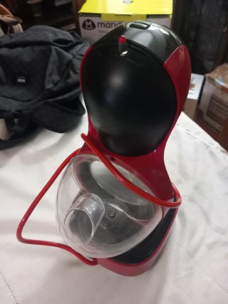 Cafetera Dolce Gusto Krups Roja y Negra