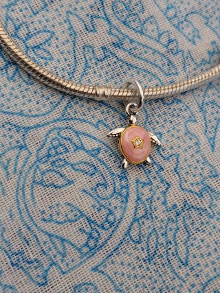 Charm Tortuga Marina Rosa y Dorada