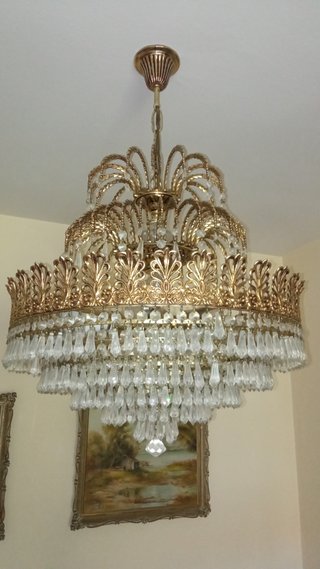 Lámpara de salón dorada de cristal