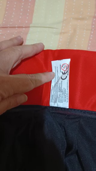 Mantello da vampiro nero e rosso