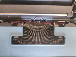 Máquina de escribir Olivetti Studio 46 azul