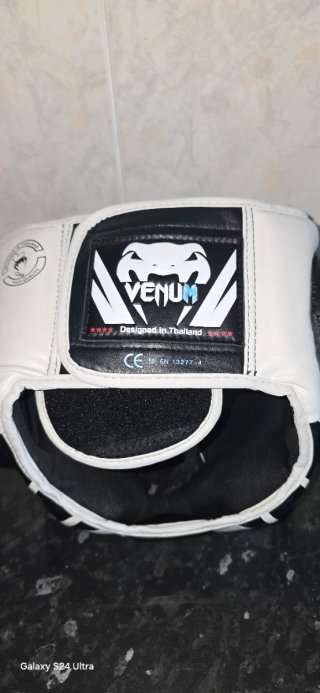 Casco de boxeo Venum