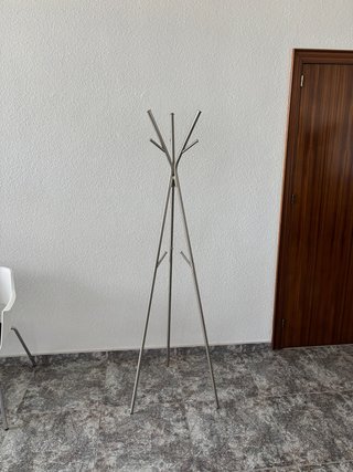 Perchero de pie metálico plateado Ikea