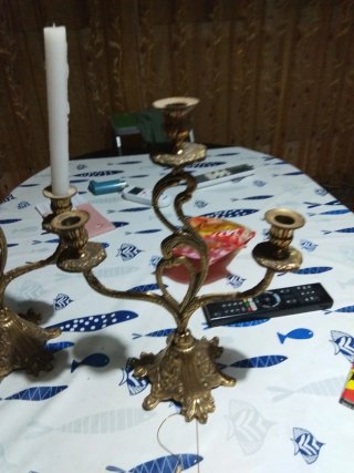 Candelabros de mesa dorados