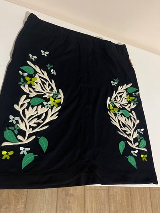 Falda Mamatayoe Talla XL con bordado floral