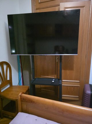 TV con soporte incluido