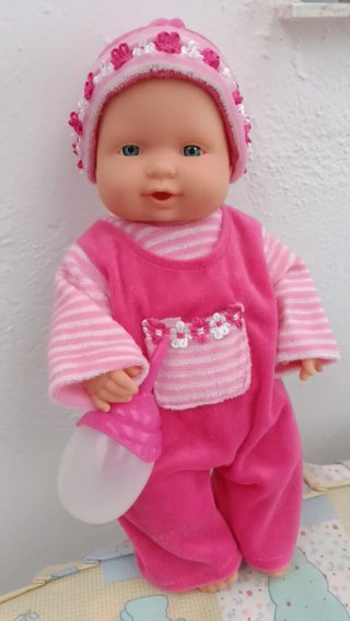 Muñeco blandito niño con biberón