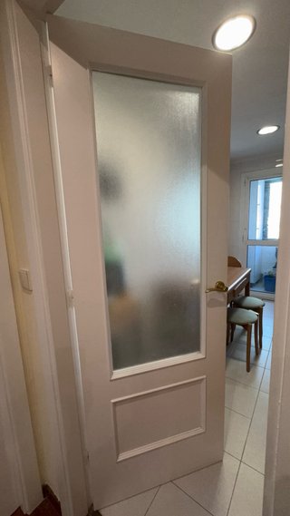Puerta madera lacada blanca con cristal