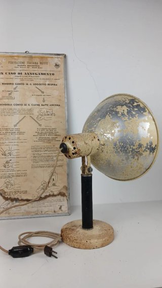 Lampada vintage medicina anni '30