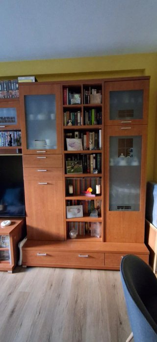 Mueble de salón madera y vidrio, color cerezo