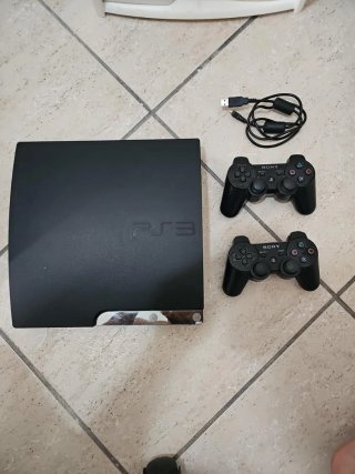 PS3 Slim + 2 controller Sony + cavo USB