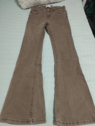 Pantalón vaquero flare marrón
