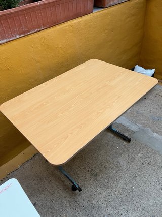 Mesa plegable madera con ruedas