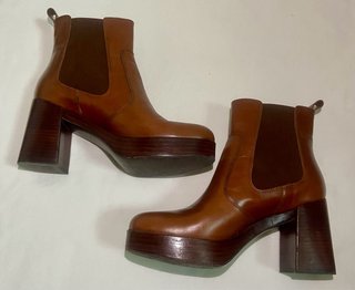 Botas de piel marrones con tacón