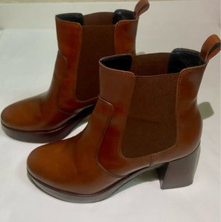 Botas de piel marrones con tacón