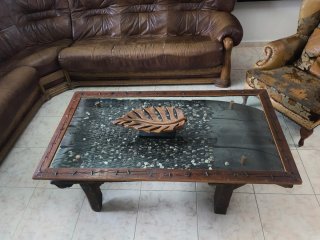 Mesa de centro antigua de trillo