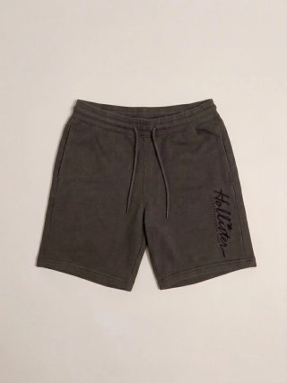 Conjunto Hollister Camiseta Blanca y Pantalón Gris