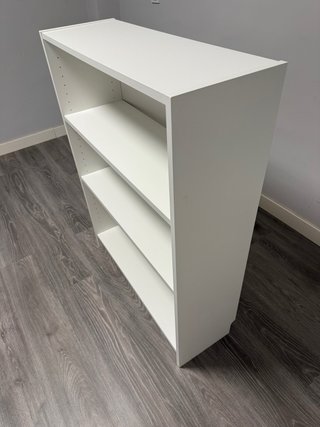 Estantería blanca de madera