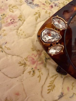 Occhiali da sole marroni con strass