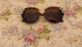 Occhiali da sole marroni con strass