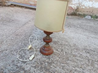 Lámpara de mesa madera y tela