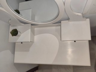 Tocador blanco con espejo y cajones