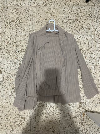 Bolsos, ropa recien nuevo, y un bolso infantil