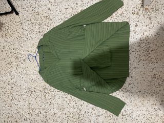 Bolsos, ropa recien nuevo, y un bolso infantil