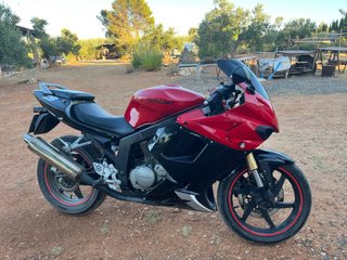 Hyosung GT125R / 10.632KM / ITV 08/2027