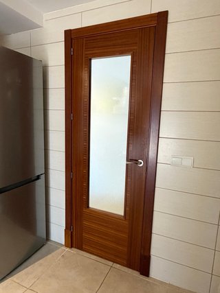 Puertas madera maciza con cristal