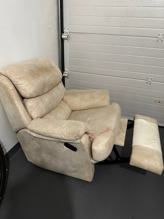 Sillón reclinable de tela beige