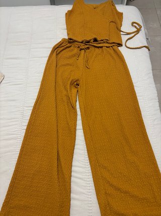 Conjunto top y pantalón amarillo