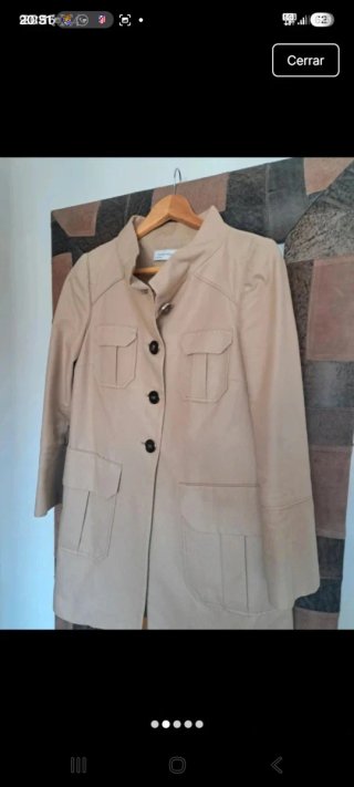 Abrigo beige cuello mao
