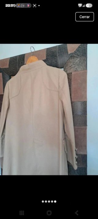 Abrigo beige cuello mao