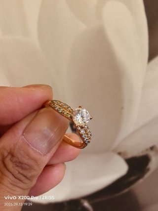 Anillo con circonitas
