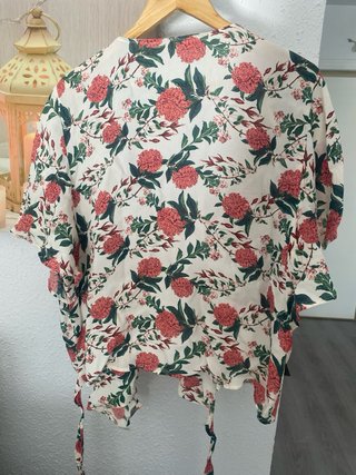 Blusa Amichi floral XL