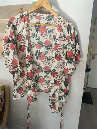 Blusa Amichi floral XL